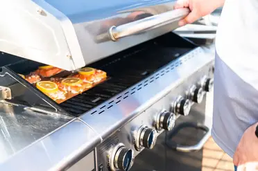 How To Preheat A Grill How Long to Preheat Your Gas Grill - Barbehow